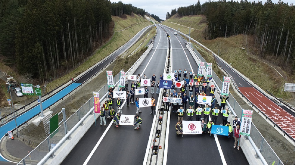 三陸沿岸道路全線開通;